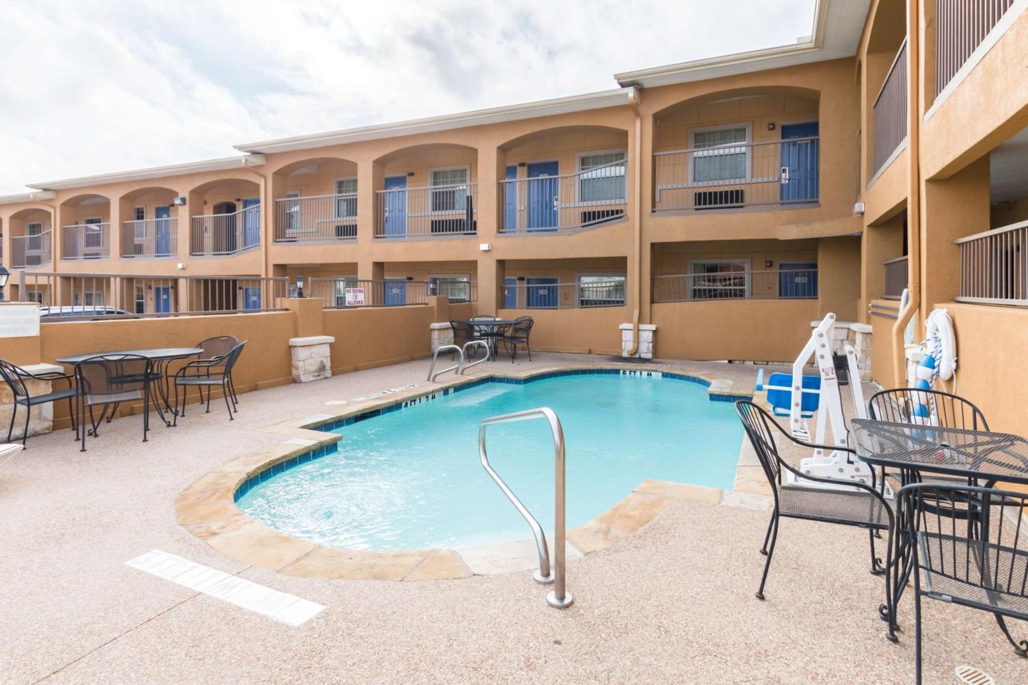 Motel 6 Alvarado Tx Luaran gambar